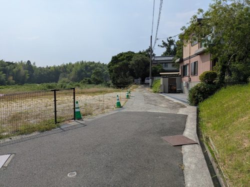 北側道路：市道寺側線（位置指定道路）