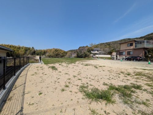 南東側から見た現地