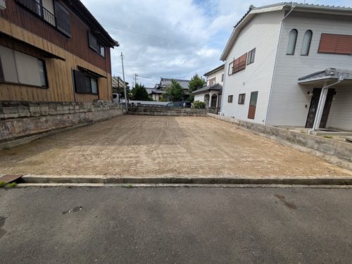 南側より見た現地(外観)