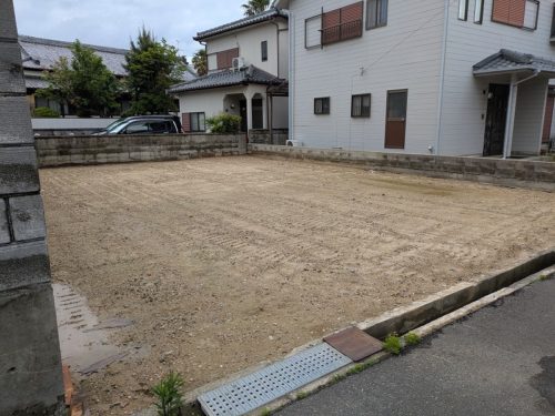 南西側より見た現地(外観)